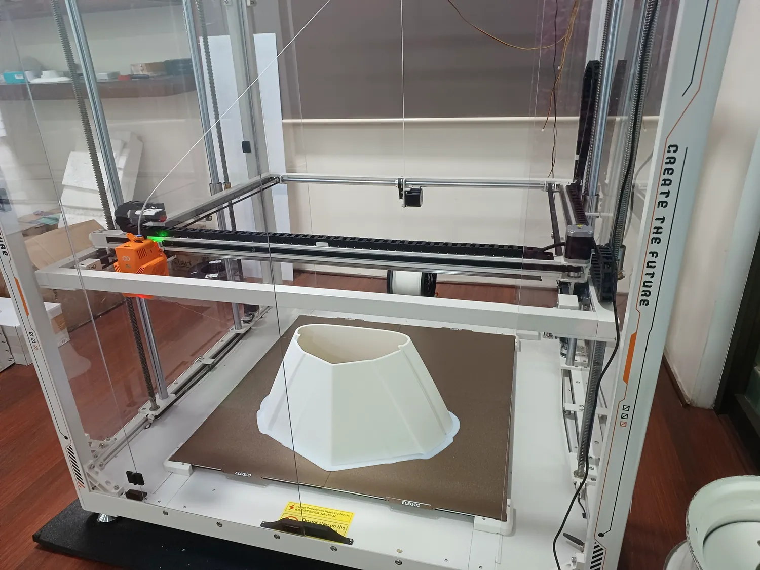 Large-format printing &mdash; Airframe section on the print bed